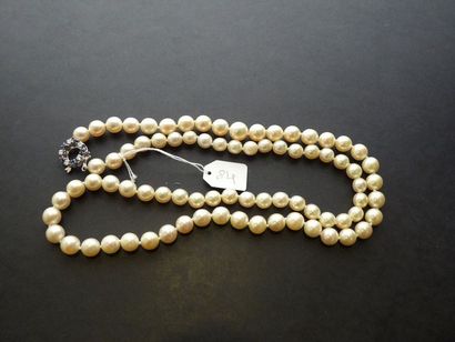 LOT Long collier de perles de culture en choker, diamètre 8 à 8,2 mm, le fermoir...