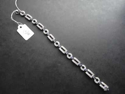 null Bracelet en or gris 18K (750/oo) composé de maillons ronds et rectangulaires...