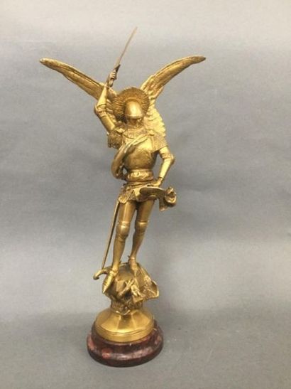 null FREMIET Emmanuel (1824-1910), Saint Michel terrassant le dragon, bronze doré...