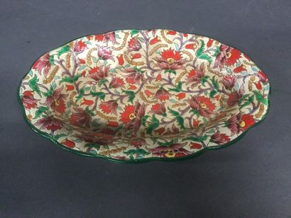 null LONGWY, corbeille de forme oblong à décor floral, L. 34 cm.