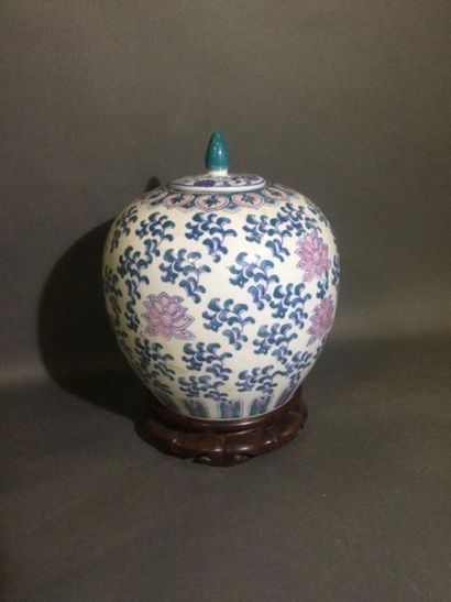 null CHINA, Covered porcelain pot on wooden base decorated with floral motifs and...