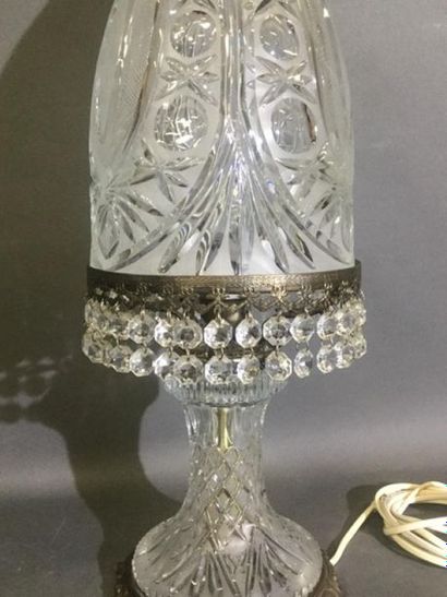 null Attributed to BACCARAT, bedside lamp with cut crystal pendants, metal frame,...