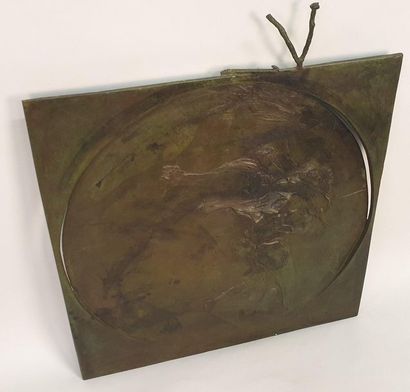 null HERVELIN Patrick (1948), "Poursuite", bronze composition, 77 x 77 cm.