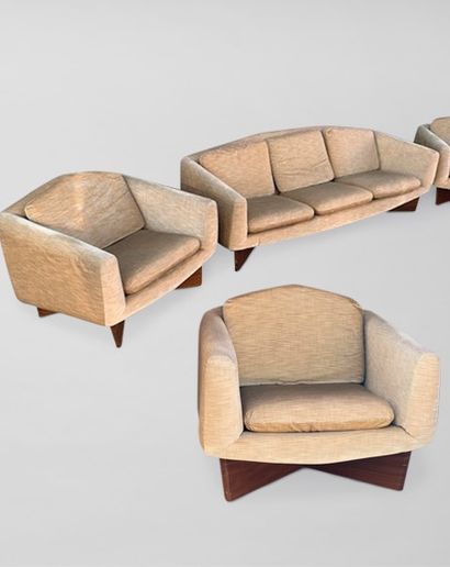 null 
Pierre GUARRICHE (1926-1995), Set sofa and two armchairs model Monaco Edition...