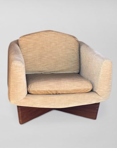 null 
Pierre GUARRICHE (1926-1995), Ensemble canapé et deux fauteuils modèle Monaco...