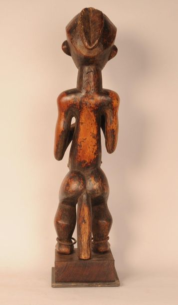 null FANG NGUMBA (Sud Cameroun / Guinée Equato) Hauteur 67 cm. 



Figure d'ancêtre...