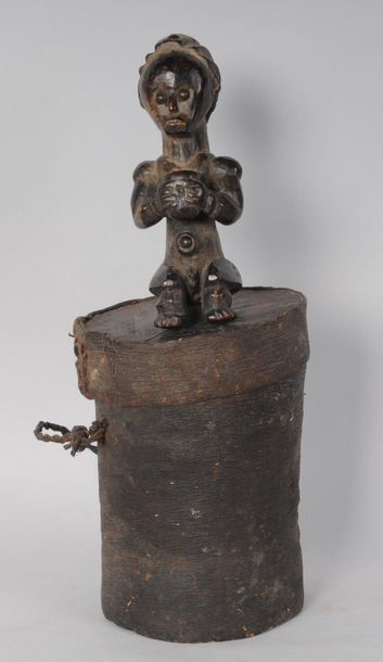 null FANG BETSI (Gabon) / Hauteur 45 cm



Petite boite N'SEKH et son gardien,

Ancienne...