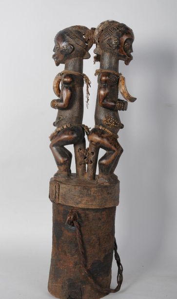 null FANG N'GUMBA (Sud Cameroun) Hauteur 67 cm



Ancienne boite reliquaire N'SEKH...