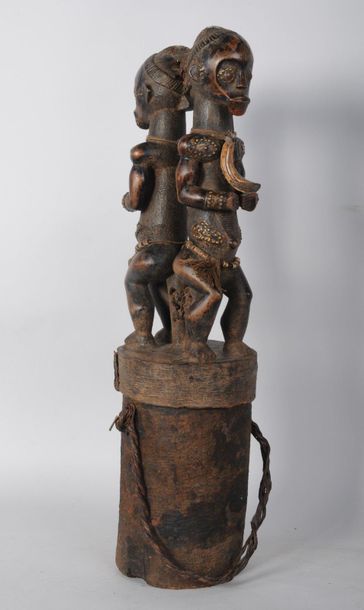 null FANG N'GUMBA (Sud Cameroun) Hauteur 67 cm



Ancienne boite reliquaire N'SEKH...