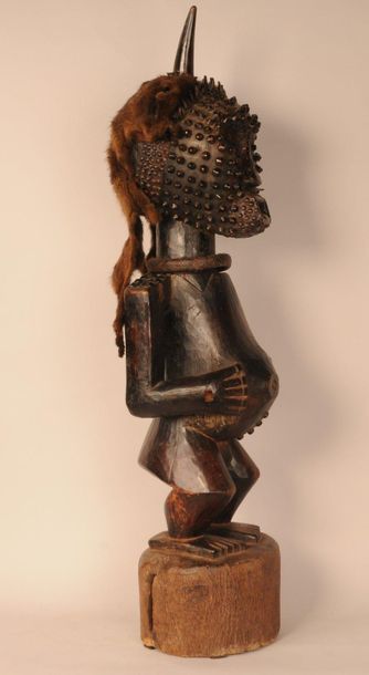 null SONGYE ( République du Congo région des EKI ) / Hauteur 100 cm



Ancienne statue...