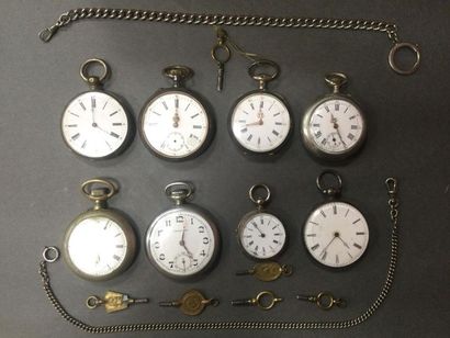 Set of 8 metal gusset watches with its set...