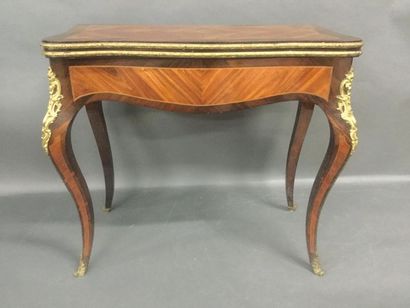 null Table à jeu portefeuille de style Louis XV en bois de plaquage, plateau mouvementé,...