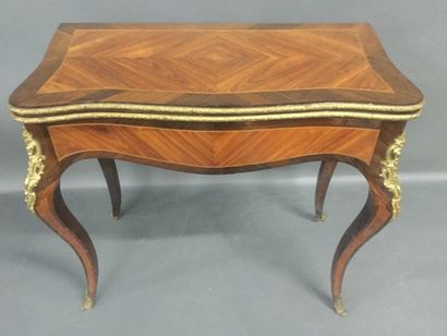 null Table à jeu portefeuille de style Louis XV en bois de plaquage, plateau mouvementé,...