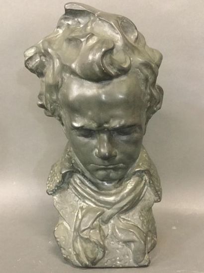 null Buste de Beethoven en plâtre patiné, numéroté 401, H. 32 cm