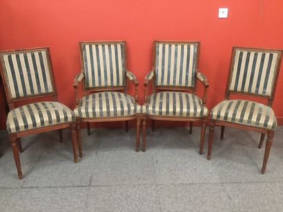 null Deux chaises et deux fauteuils de style Louis XV à garniture rayée