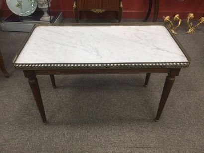 null Table basse style LOUIS XVI dessus marbre, dim. 86 x 45 cm