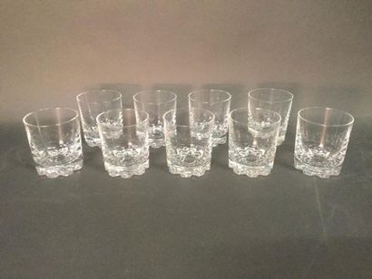 null SEVRES, ensemble de 9 verres à whisky en cristal, porte la marque de la cristallerie...