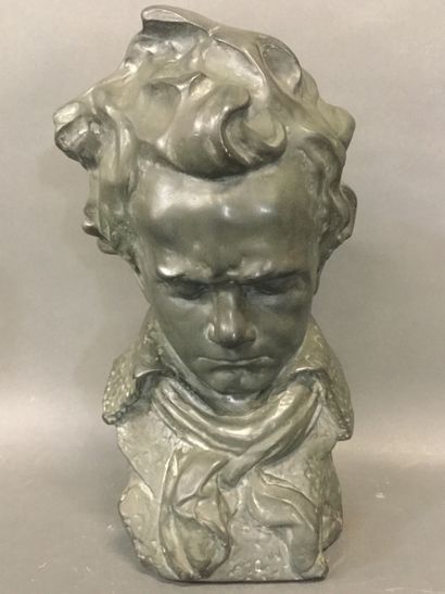  Buste de Beethoven en plâtre patiné, numéroté 401, H. 32 cm