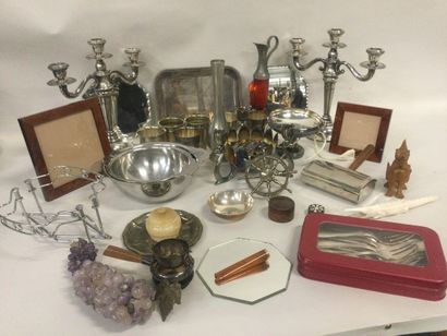 null lot of SILVER METAL: candlesticks, bowls, tray, cutlery, flowers....