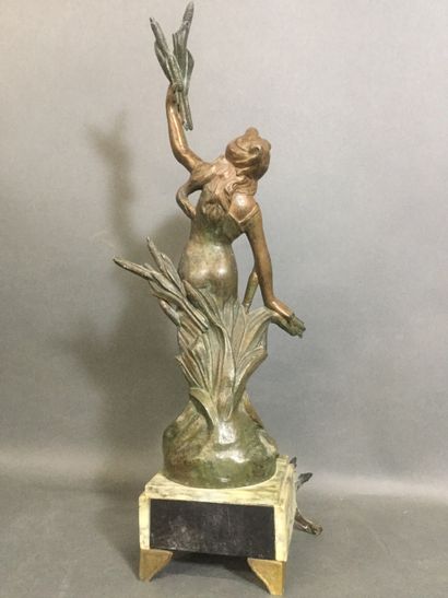  Charles RUCHOT (act.1880-1925), Ajonc, sculpture en régule figurant une femme debout...