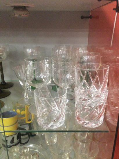 null Lot of glassware. wine glasses, water glasses, advertising ....