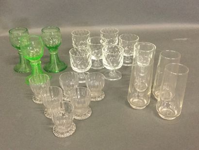 null set of glasses composed of 7 port glasses, 6 liqueur glasses, 3 white wine glasses...