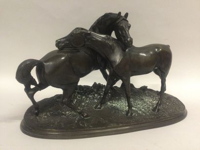 null D'après Pierre-Jules Mène (1810-1879), L'accolade, sculpture en bronze à patine...