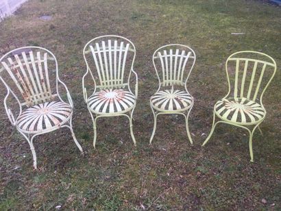 null Ensemble de SALON DE JARDIN en fer forgé : 2 chaises et 2 fauteuils, époque...