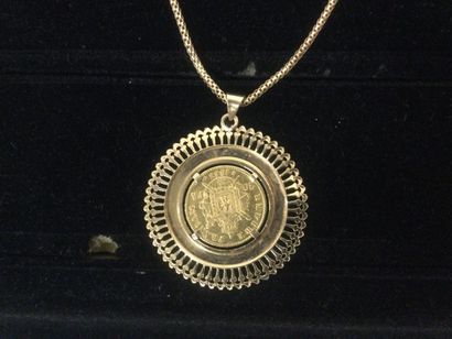 null Pendentif en Or jaune 18K orné d'une pièce de 20 Frcs or Napoléon III, retenu...