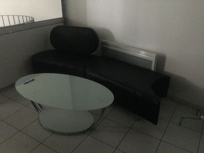 null 1 table basse + 1 banquette