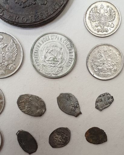 null MONNAIE ÉTRANGÈRE - RUSSIE, Lot de 17 monnaies du XVème au XXème siècle