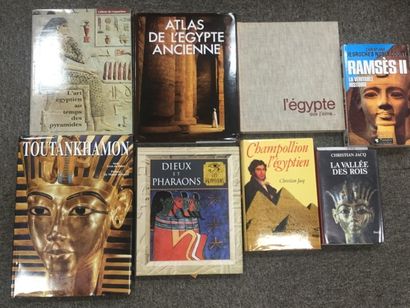 Lot de 8 livres sur le thème de l'Égypto...