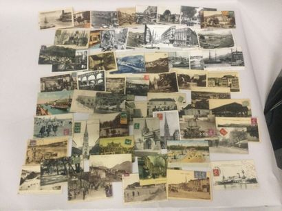 Lot d'environ 70 cartes postales anciennes,...
