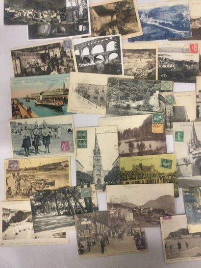null Lot d'environ 70 cartes postales anciennes, principalement TOULON et département...