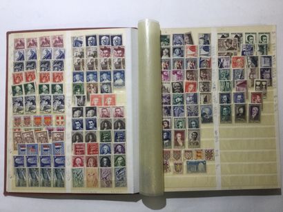 null ALBUM contenant une belle collection de timbres français et colonies principalement...