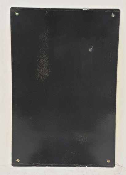 null Reproduction d'une PLAQUE en tôle émaillée "FERRARI", dim. 50 x 33 cm.