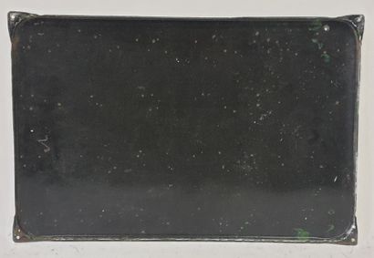 null PLAQUE en tôle émaillée "BIERE MUTZIG PILS", dim. 38 x 58 cm.