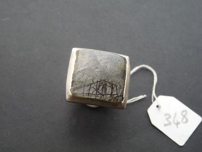 null Silver ring (900/oo) set with a square rutilated quartz cabochon. TDD 54. Gross...