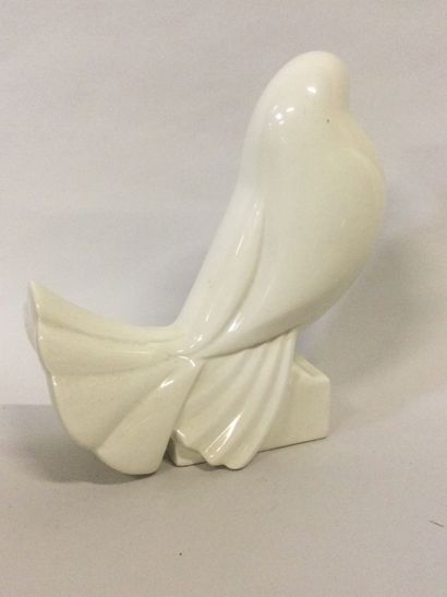 null Jacques ADNET (1900-1984), White earthenware subject representing a dove, H....