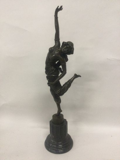 null Claire Jeanne Robertine COLINET (1880-1950), Sculpture en bronze à patine brune...