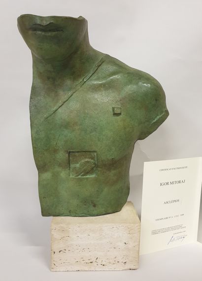 null MITORAJ Igor (1944-2014), buste d'Asclépios, sculpture en bronze à patine verte,...