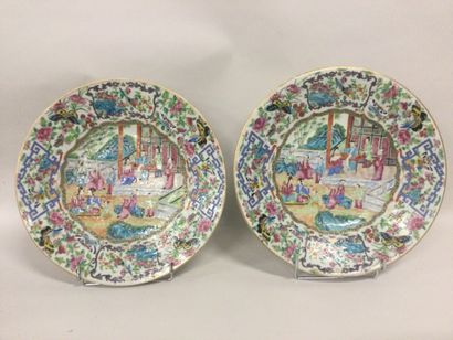 null CHINA, Canton 19th century, Pair of porcelain PLATES with enamelled decoration...