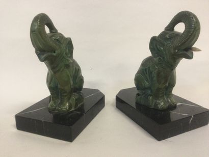 null Hippolyte François MOREAU (1832-1927), Pair of bookends in green patina on marble...