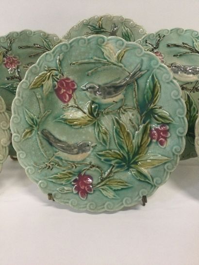 null SERIES of 6 dessert plates in barbotine decorated with birds, diameter 20,5...