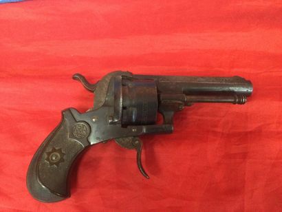 Revolver 9 mm with pins