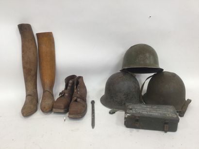 null Set of 3 French army helmets, a pair of boot lasts, a pair of shoes with wooden...