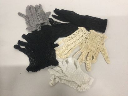 Set of 5 pairs of lace gloves