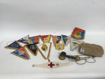 1 set of 10 calos and 12 pennants + 1 telephone...