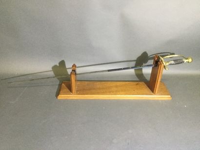  Épée d'officier modèle 1816. Poignée en bois quadrillé. Monture et garde à une branche...