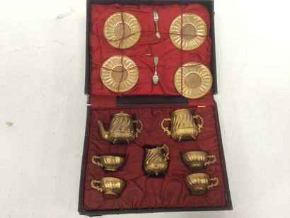 1 Gilded metal tea set for dolls early 20th...